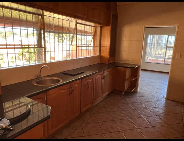 4 BEDROOM HOUSE FOR SALE IN GLENVISTA